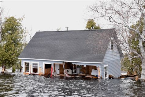 Inondations : c'est la désolation à Grand Lake au Nouveau-Brunswick | Inondations Nouveau ...