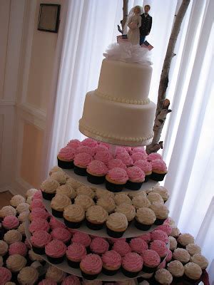 Decadent Designs Madison S Navy Blue And Hot Pink Wedding Cupcake Cake