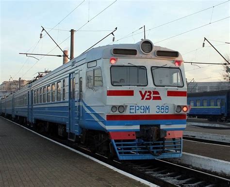 Шик і блиск: Укрзалізниця показала відремонтовану електричку, яка ...