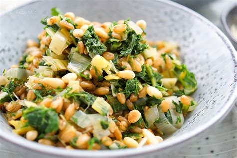 Dinkel Risotto mit Lauch und Grünkohl Rezept Elle Republic