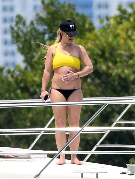 Britney Spears Paparazzi Bikini Yacht Photos Thefappening Link