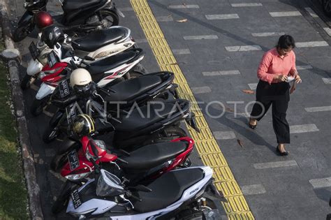 Penertiban Parkir Liar Di Jakarta Antara Foto