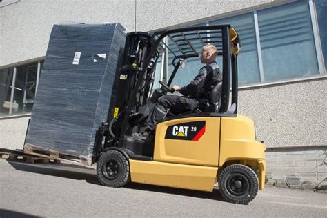 Our Top Tips For Loading And Unloading Forklift Trucks Safely Cat