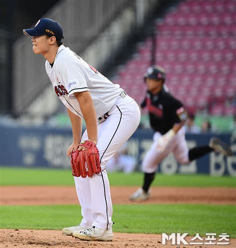 전반기 깜짝 5선발 활약→후반기 체력저하 부진→끝내 2군행두산 1r 우완 영건 7일 퓨처스 5k·qs 반등투