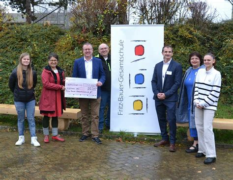 Fritz Bauer Gesamtschule Neue Sitzbänke für den Schulhof Sankt Augustin