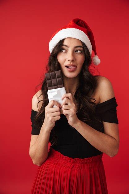 Alegre Joven Vistiendo Gorro De Navidad Que Se Encuentran Aisladas