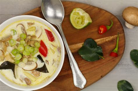 Tom Kha Kai Thaise Kokos Soep Met Kip Recept Tom Kha Kai Recept