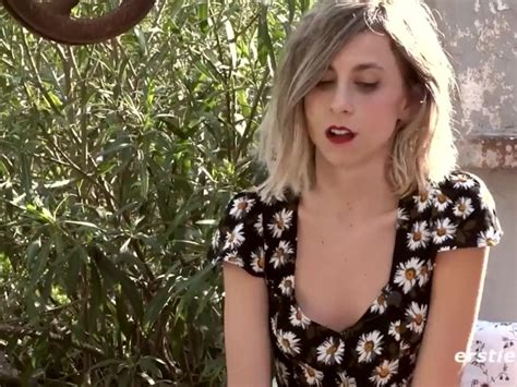 Ersties Hot Babe Masturbates Outdoors HD 5 Min Solo Girl Video