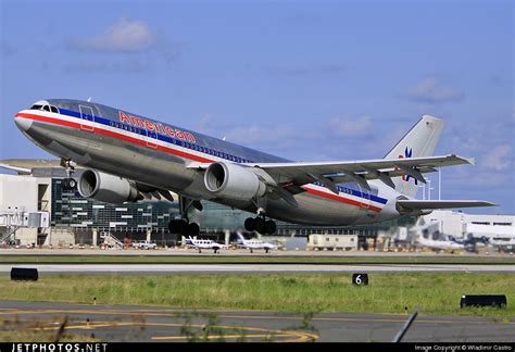 N Airbus A B R American Airlines Wladimir Castro