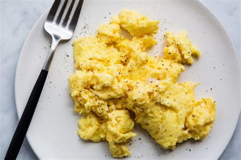 Descubre el secreto para hacer los huevos revueltos más deliciosos y