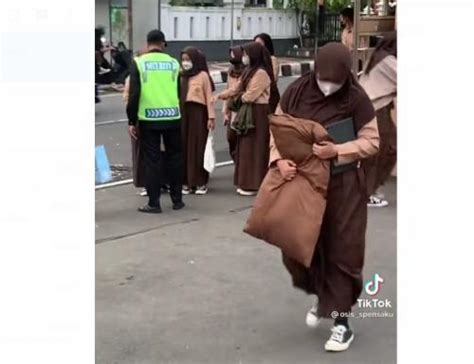 Viral Video Tren No Backpack Day Siswa Bawa Bantal Hingga Galon Air Ke