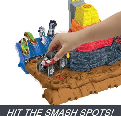 Coffret Hot Wheels Monster Trucks Arena Smasher à chez Amazon Dealabs