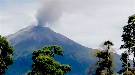 Waspada Gunung Kerinci Jambi Erupsi Sembur Abu Awan Panas