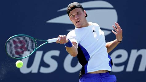 Jakub Mensik defeats Felix Auger-Aliassime at US Open, Stefanos Tsitsipas loses | ATP Tour | Tennis