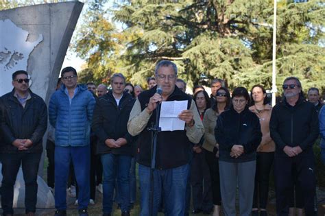 Acto por el 42º aniversario del hundimiento del Crucero General