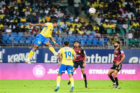 Kerala Blasters Fc Grab Pole Position With A 1 0 Victory Against