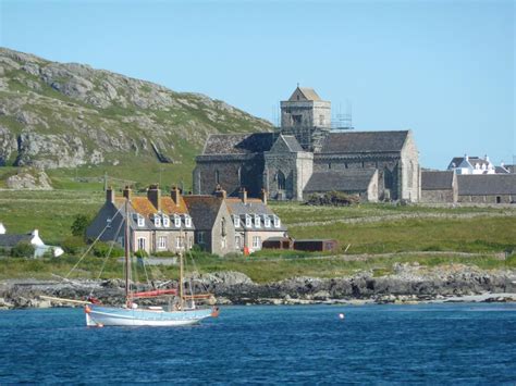 Isle of Iona | Iona information and tourism. Mobile friendly