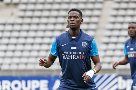 Youssoupha Ndiaye Est Pr T Au Stade Briochin Paris Fc