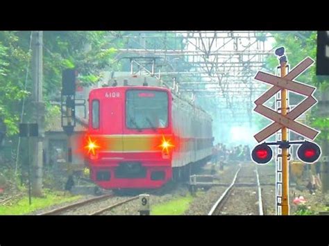 HUNTING KERETA API Di Palang Pintu Perlintasan KA JPL 40 Pramuka YouTube