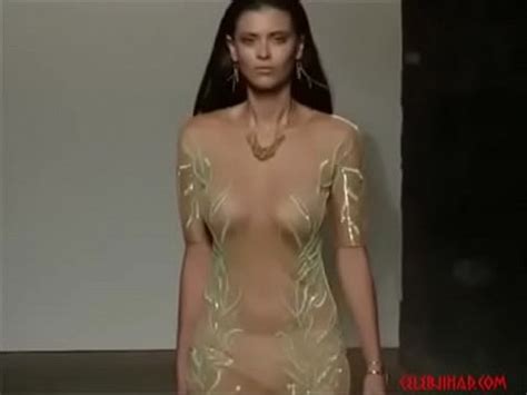 Runway Models Nude And Nip Slip Compilation XVIDEOSダウンローダー XVIDEOSの動画をブラウザ上から1クリックでダウンロード