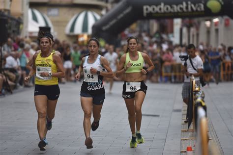 Gran ambiente en la carrera pedestre Imágenes