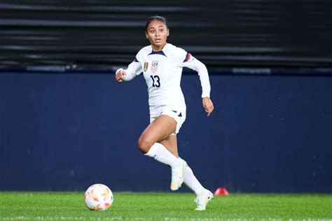 Meet Alyssa Thompson The First Fútbol Player Drafted Out Of High