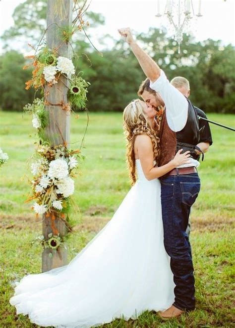 Fall Country Wedding Ideas - jenniemarieweddings