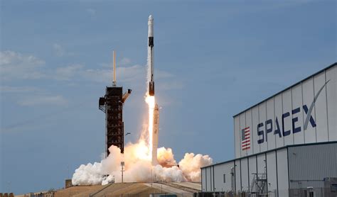 Musk S SpaceX Wins Pentagon Award For Missile Tracking Satellites