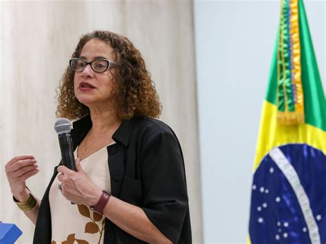 Ministra Luciana Santos abre evento sobre Ciência e Tecnologia na UFG