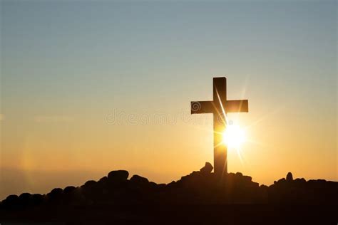 Resurrection Concept Crucifixion Of Jesus Christ Cross At Sunset Foto