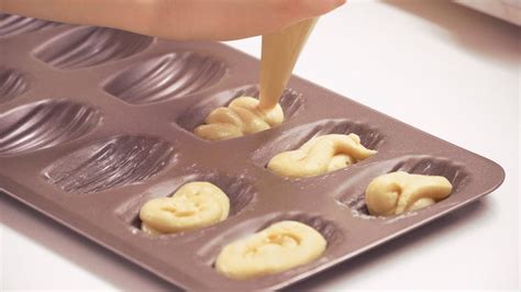 How To Prep And Use A Baking Mold Youtube