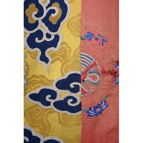 A CHINESE EMBROIDERED SILK HANGING QING DYNASTY Finely Embroidered In