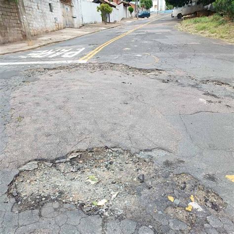 Ruas Do Parque Portugal Em Valinhos Est O Repletas De Buracos Jornal