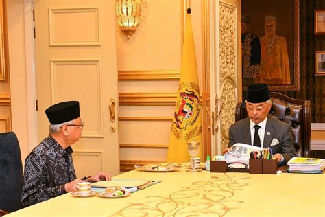 PM Menghadap Agong Untuk Mesyuarat Pra Kabinet