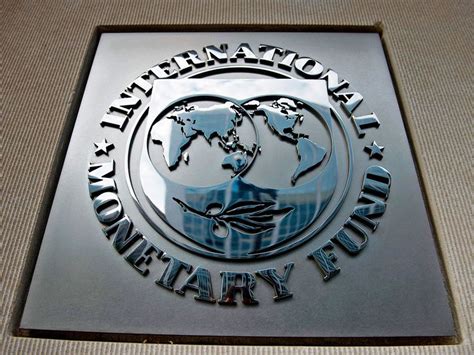 Imf Sees Global Growth Moderating In Near Term Revises Mideast