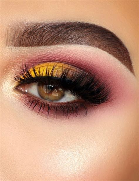 Gorgeous Makeup Trends To Be Wearing In Smokey Berry Yellow