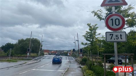 Wird Der Bahn Bergang Nabburg F R Schwerlastverkehr Gesperrt Onetz