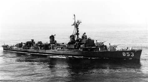 Tập Tinuss Charles H Roan Dd 853 Underway Circa In The 1950s