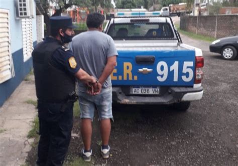 Un Hombre Bale A Un Joven Que Ingres A Su Casa De Madrugada