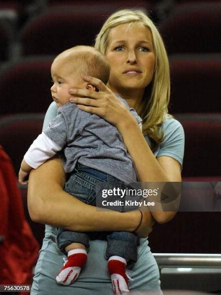 Brynn Cameron Holds Her Son Cole Cameron Leinart During Usc S 66 42 News Photo Getty Images