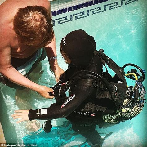 Myleene Klass Instagrams Amazing Abs In A Green Bikini Whilst On