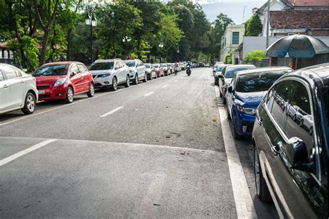 Begini Hukum Parkir Mobil Di Jalan Perumahan Kena Sanksi