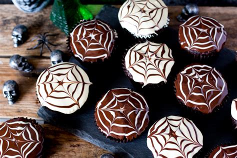 Easy Halloween Cupcake Ideas With Spider Web Chocolate