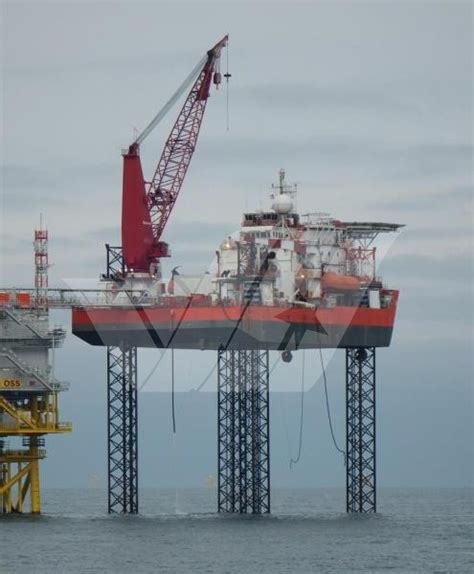 M Dp Pax Ts Crane Jack Up Ship For Charter