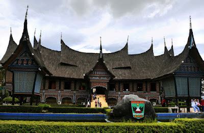 Rumah Gadang Keunikan Fungsi Bagian Bagian Dan Ide Desainnya