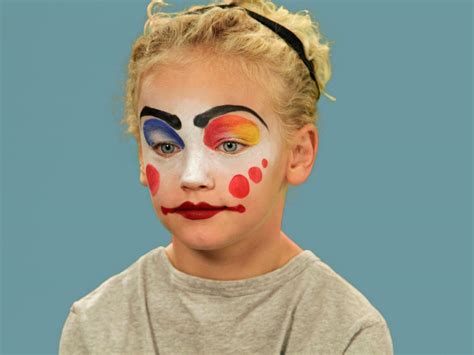 How to Paint a Clown Face For Halloween | HGTV