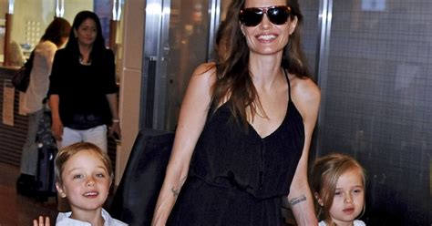 Angelina Jolie Et Ses Enfants Knox Leon Jolie Pitt Et Vivienne