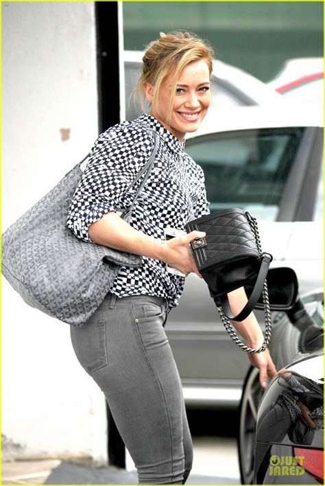 Hilary Duff Wears Grey Skinny Jeans To Show Off Fit Figure Photo 3156444 Hilary Duff Photos