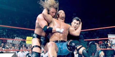 5 Reasons Why The Stunner Is Kevin Owens' Best Finisher (& 5 Why It's The Pop-Up Powerbomb)