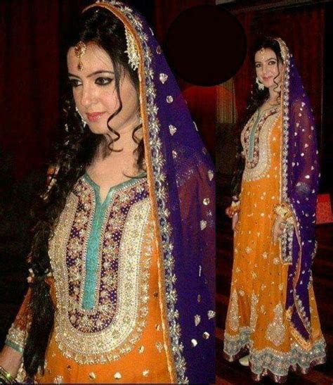 Pin By Rabia Imtiaz On Bridal Dresses Mehndi Dress Pakistani Mehndi